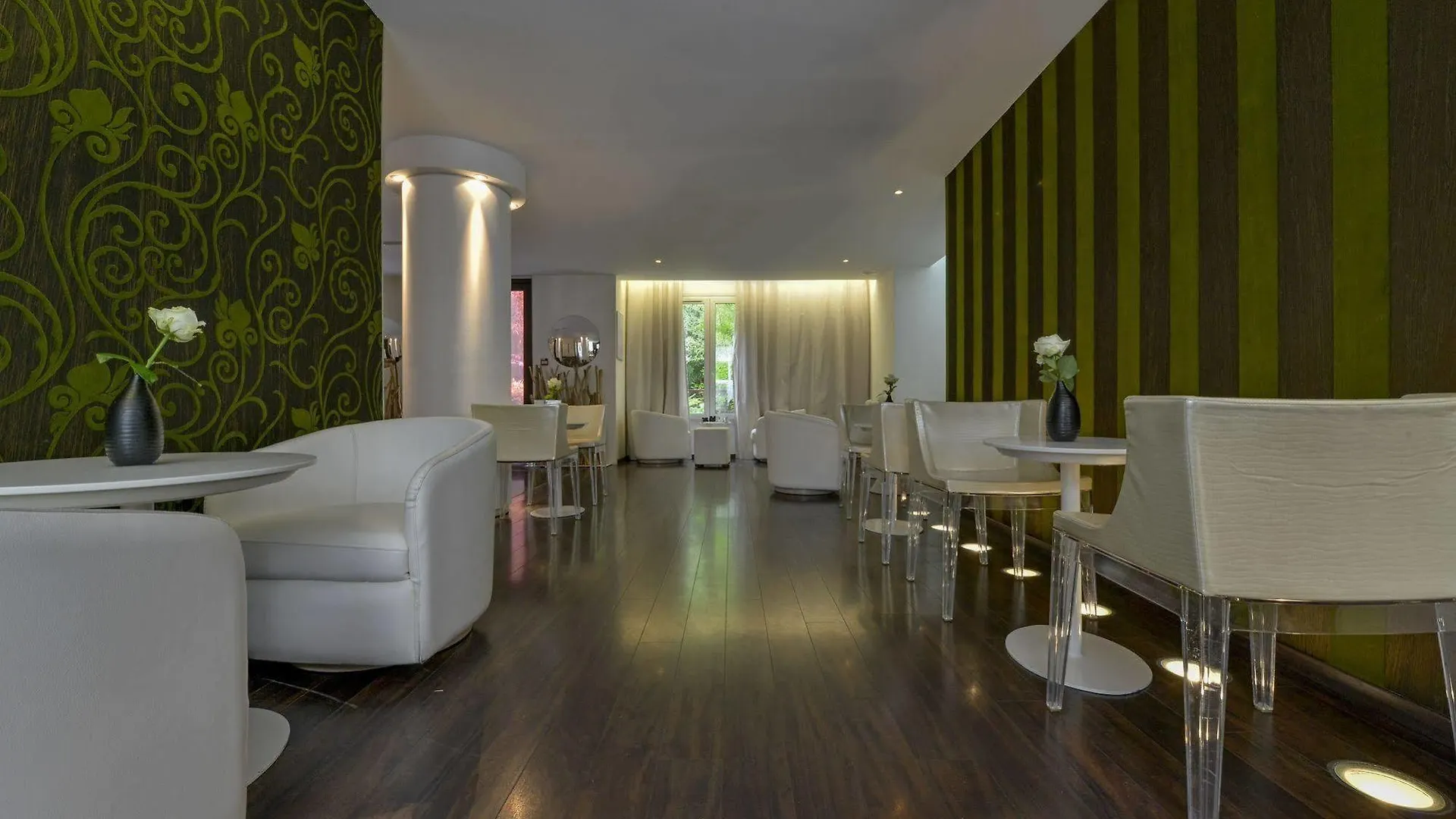 Le Quartier Bercy-square Париж